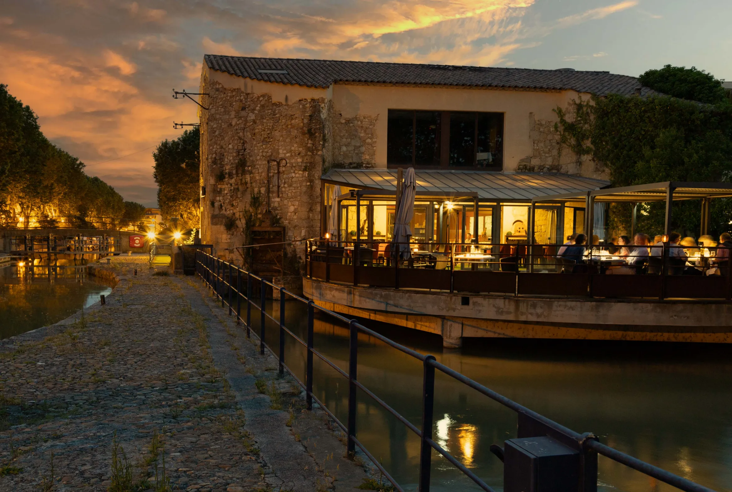 Moulin du Gua - brasserie à Narbonne certifiée Maître Restaurateur avec grande terrasse au bord de l’eau Moulin du Gua - brasserie à Narbonne certifiée Maître Restaurateur avec grande terrasse au bord de l’eau