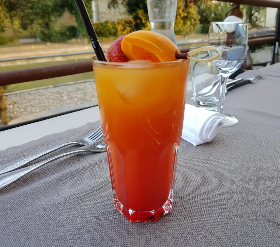 Île du Gua Suites - salles de séminaires à Narbonne modulables avec vue sur le canal à Narbonne - Pauses gourmandes - Cocktails en terrasse, sur le rooftop, en véranda