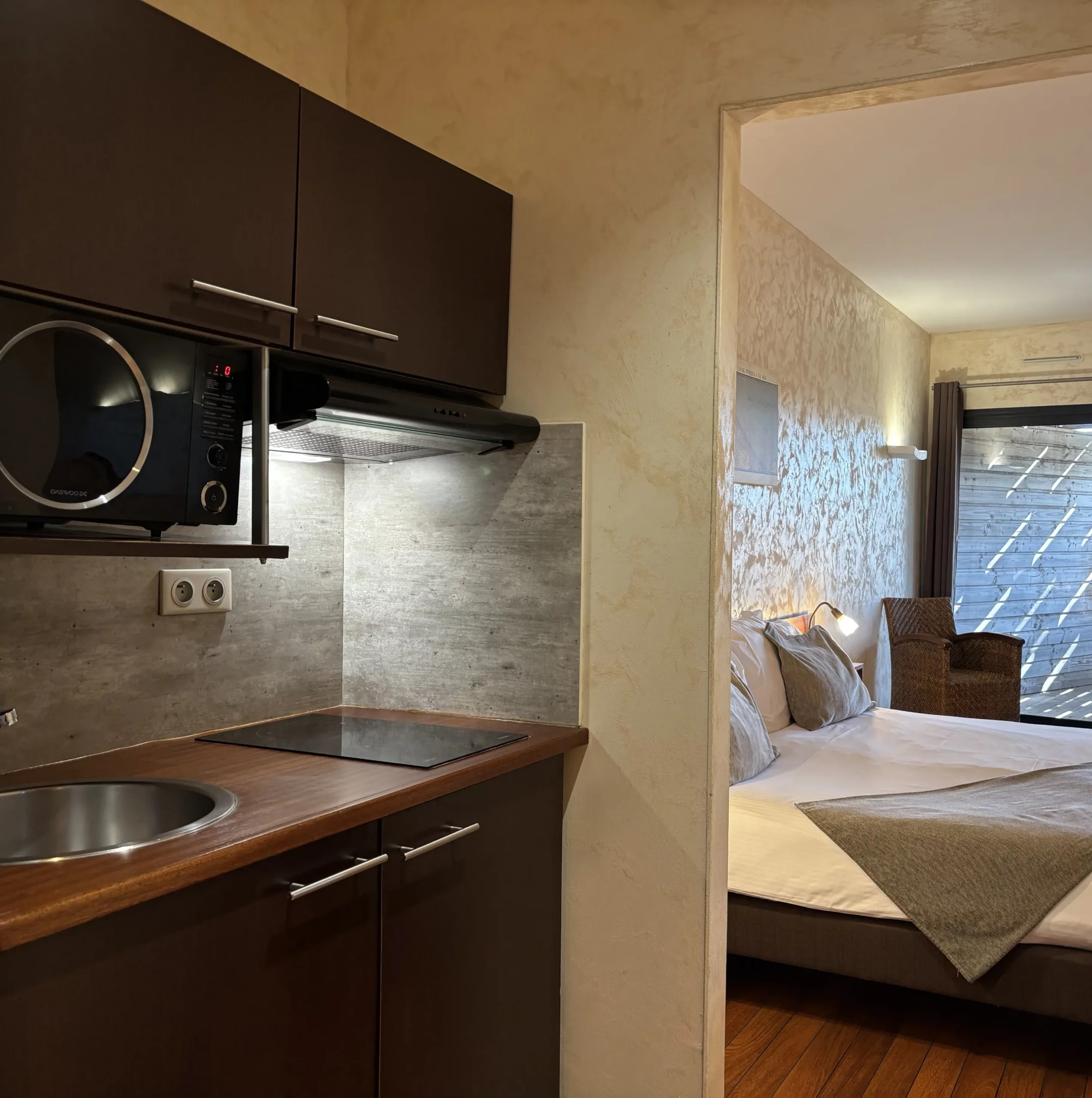 Île du Gua Suites - Suites avec cuisine intégrée dans une résidence hôtelière à Narbonne Île du Gua Suites - Suites avec cuisine intégrée dans une résidence hôtelière à Narbonne