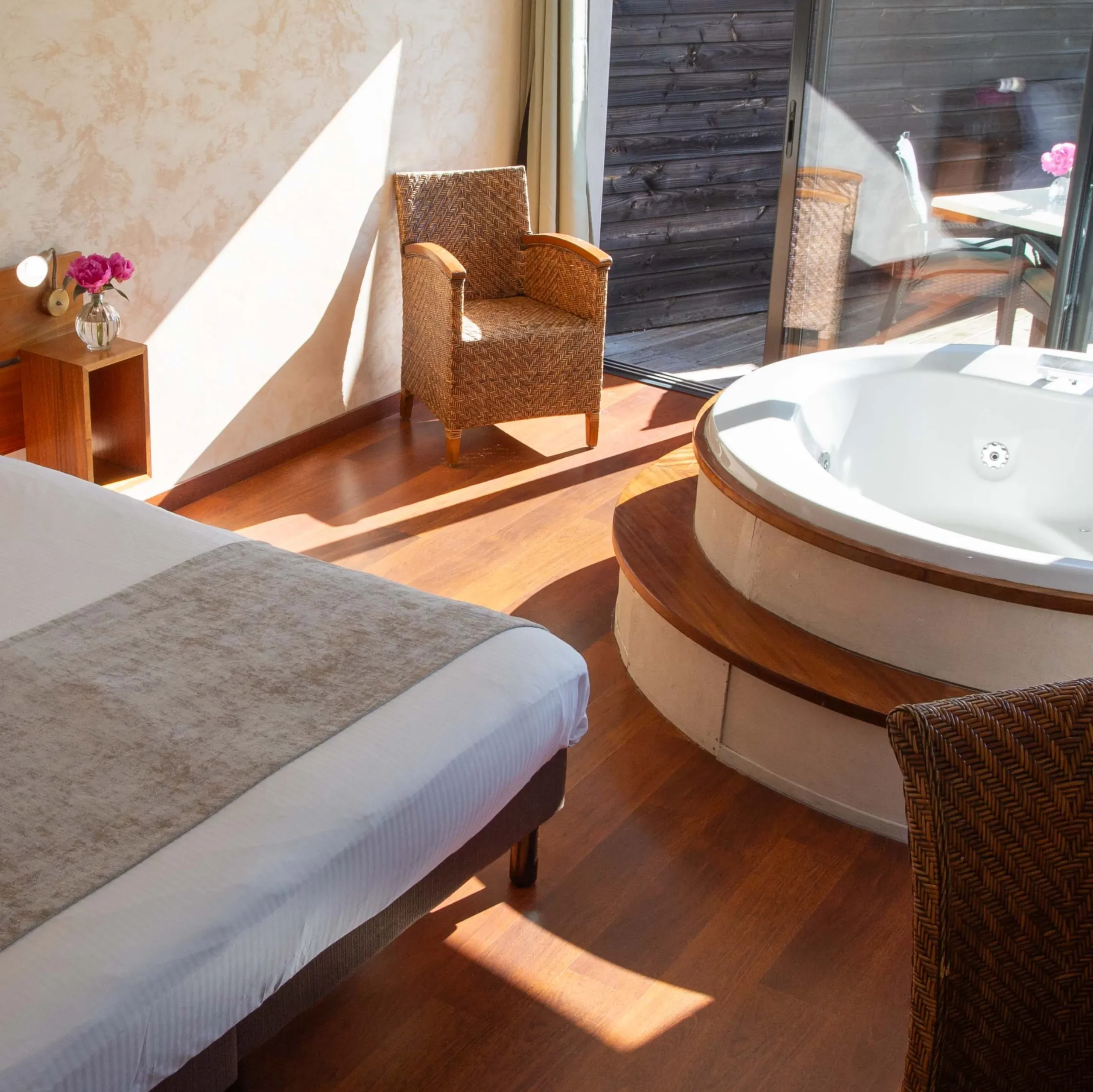 Île du Gua Suites - Suites avec jacuzzi dans une résidence hôtelière à Narbonne Île du Gua Suites - Suites avec jacuzzi dans une résidence hôtelière à Narbonne