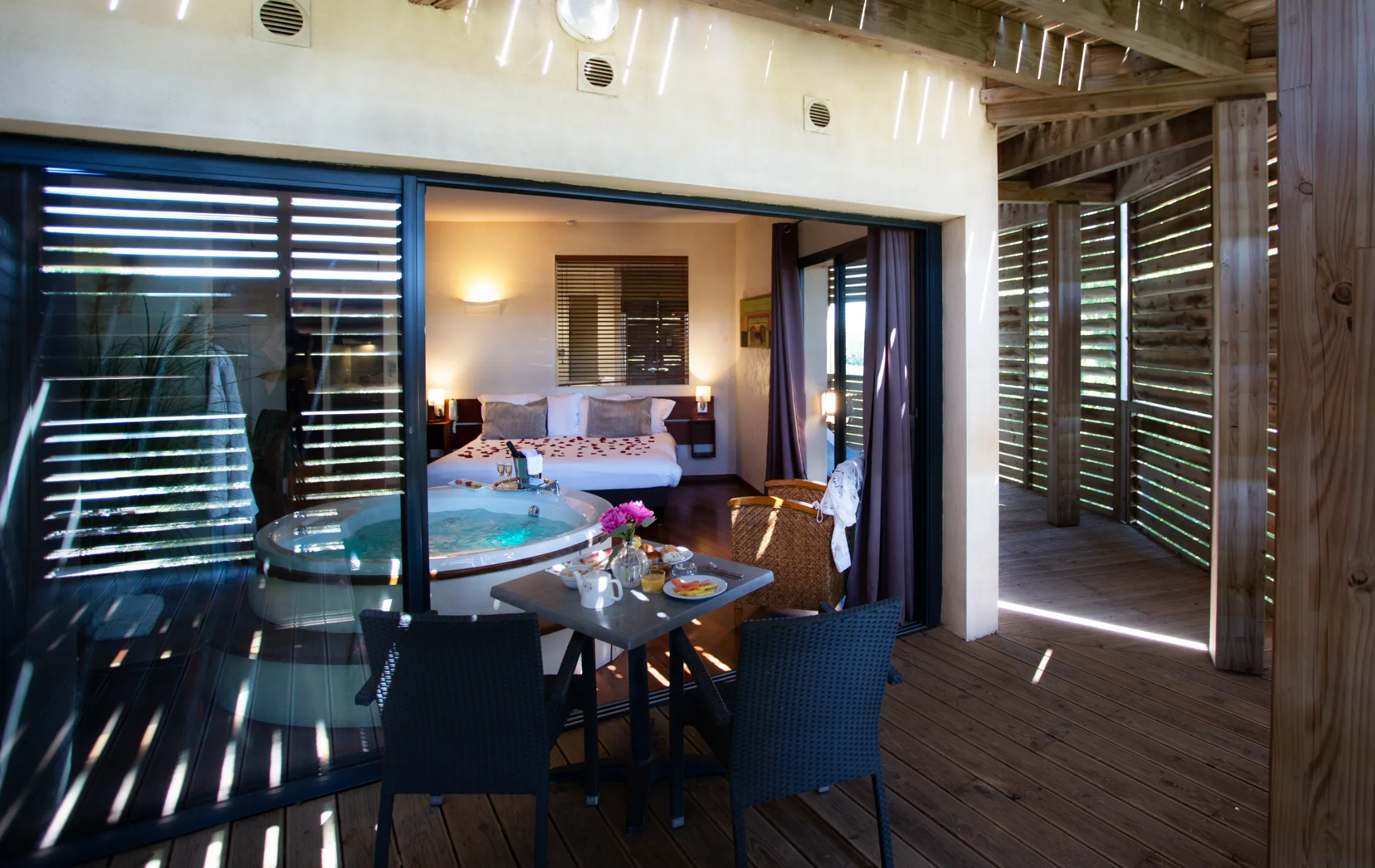 Île du Gua Suites - Suite avec terrasse privative dans une résidence hôtelière à Narbonne Île du Gua Suites - Suite avec terrasse privative dans une résidence hôtelière à Narbonne