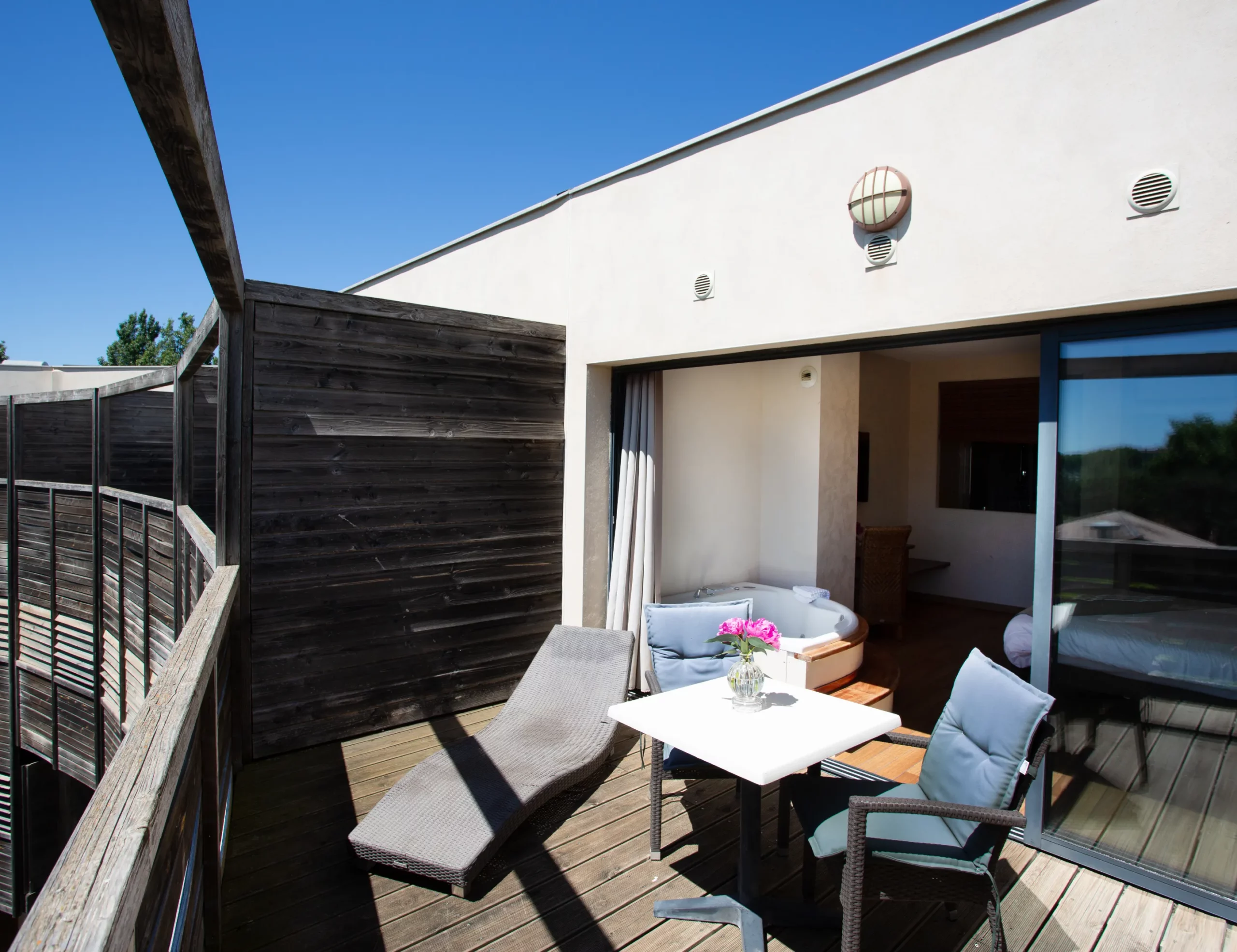 Île du Gua Suites - Suite avec terrasse privative dans une résidence hôtelière à Narbonne Île du Gua Suites - Suite avec terrasse privative dans une résidence hôtelière à Narbonne