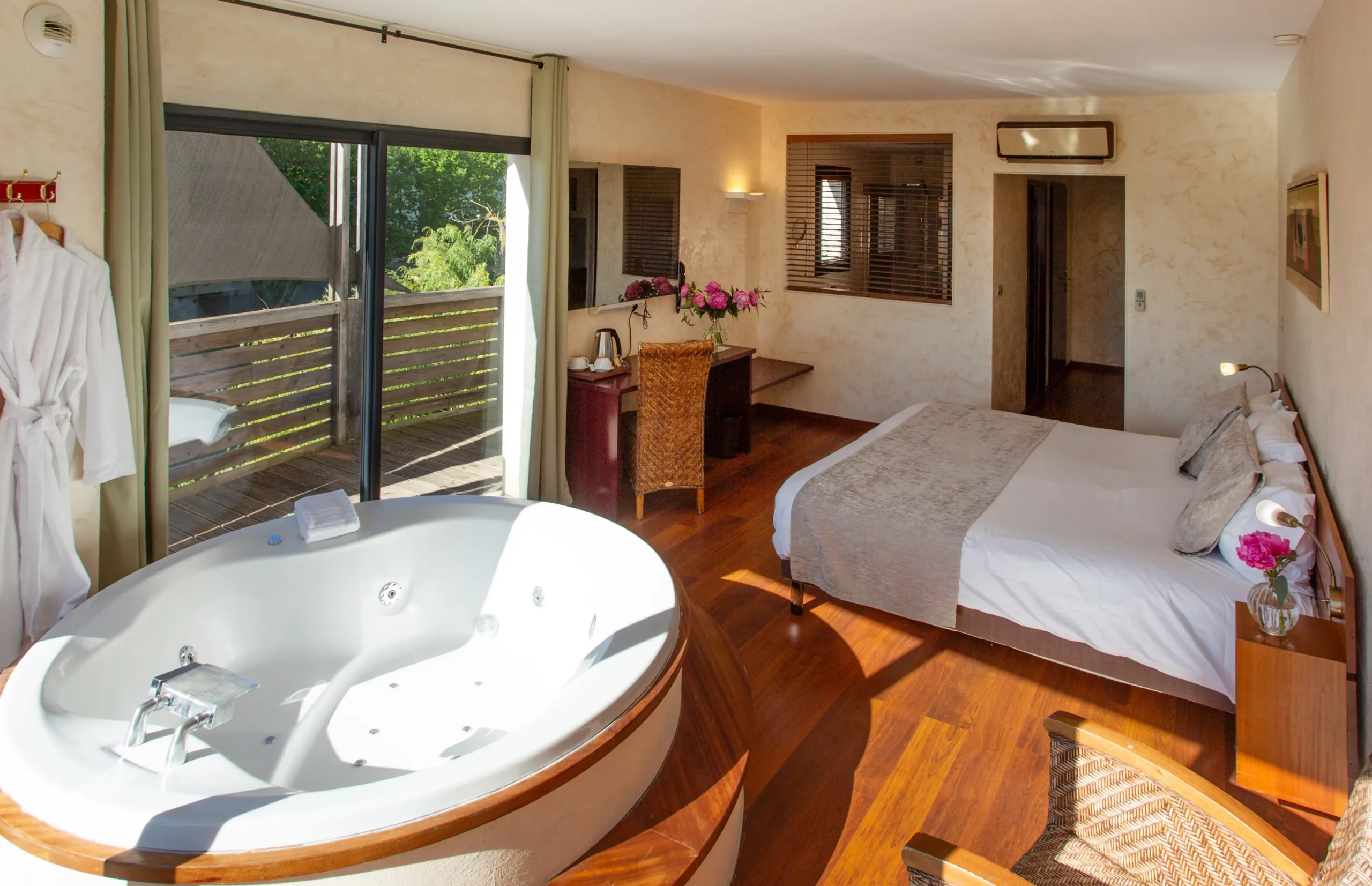 Île du Gua Suites - Suites Prestige avec jacuzzi dans une résidence hôtelière à Narbonne Île du Gua Suites - Suites Prestige avec jacuzzi dans une résidence hôtelière à Narbonne