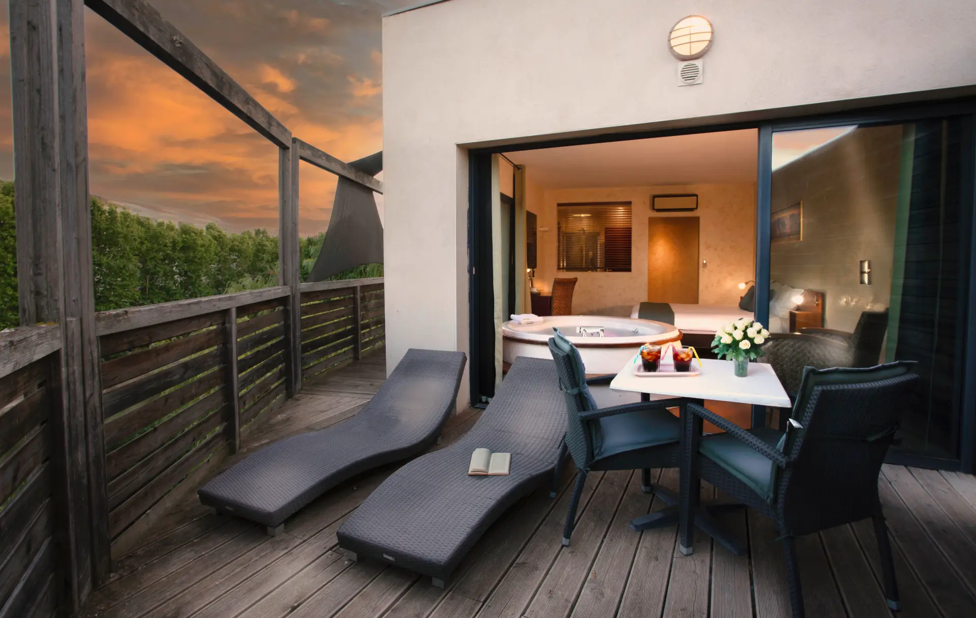 Île du Gua Suites - Suite avec jacuzzi dans une résidence hôtelière à Narbonne